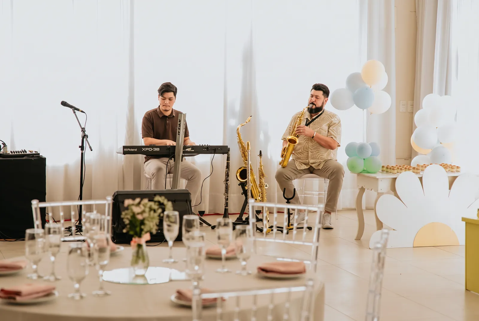 Sax and Piano em apresentação ao vivo